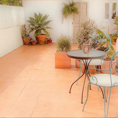 Cozy Apartment With Private Courtyard Barcarena Exterior photo