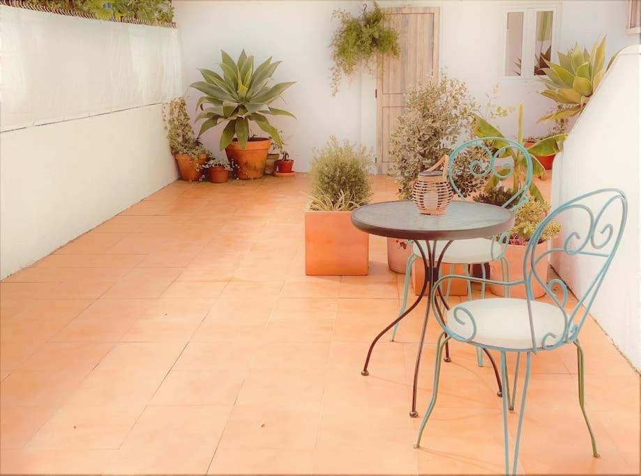 Cozy Apartment With Private Courtyard Barcarena Exterior photo